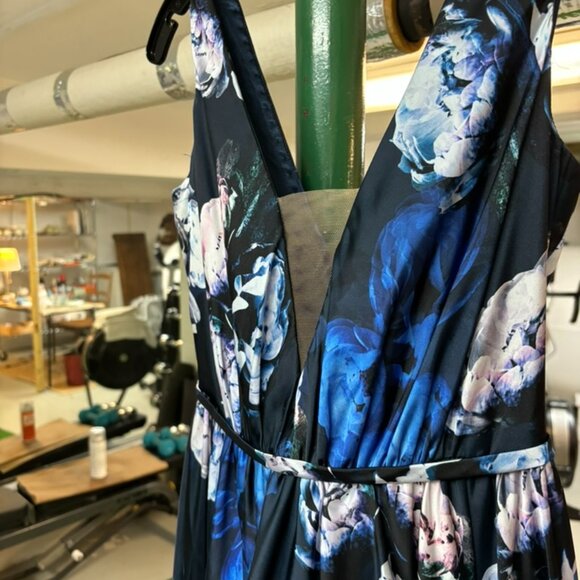 Theia Couture Blue and White Printed Satin Long Evening Gown Size 2 - Picture 2 of 6